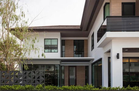 เนอวานา ไอคอน พระราม 9-วงแหวน