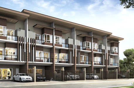 ดิ เอ็มไพร์ (สามแยกปัก)