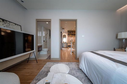 Project Baan Klang Muang Phahonyothin-Ramintra Picture - 4/13