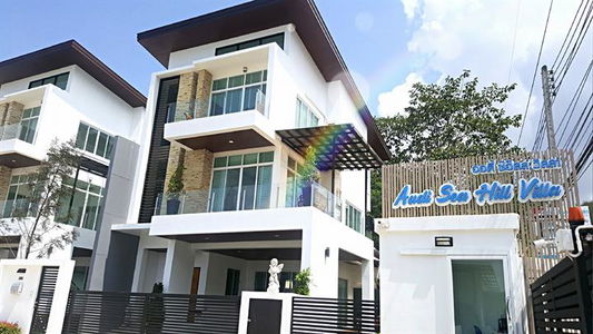 ลาลูน่า วิลล่า