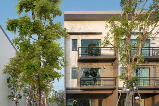 Project Baan Klang Muang Srinakarin-Onnut Picture - 2/9