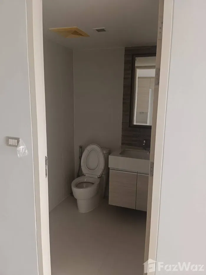 picture Top Floor with Park view - 6/12