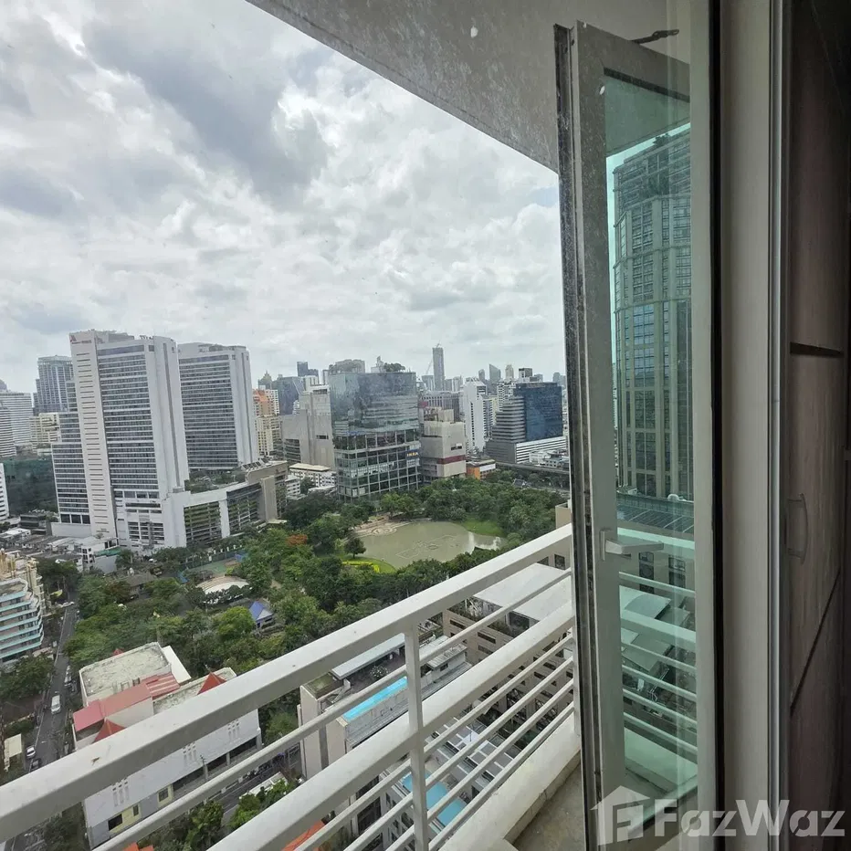 picture Corner Unit with Lake and Park Views - 5/16