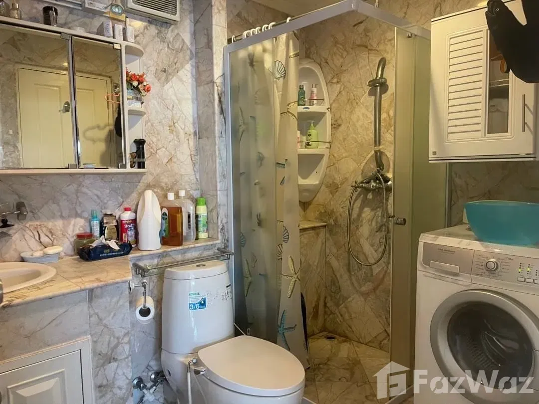 picture Spacious 2BR Sea View Condo | Beachfront Jomtien Living - 9/10