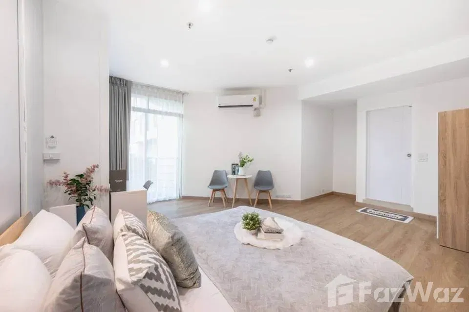 picture Newly Renovate - 4/11