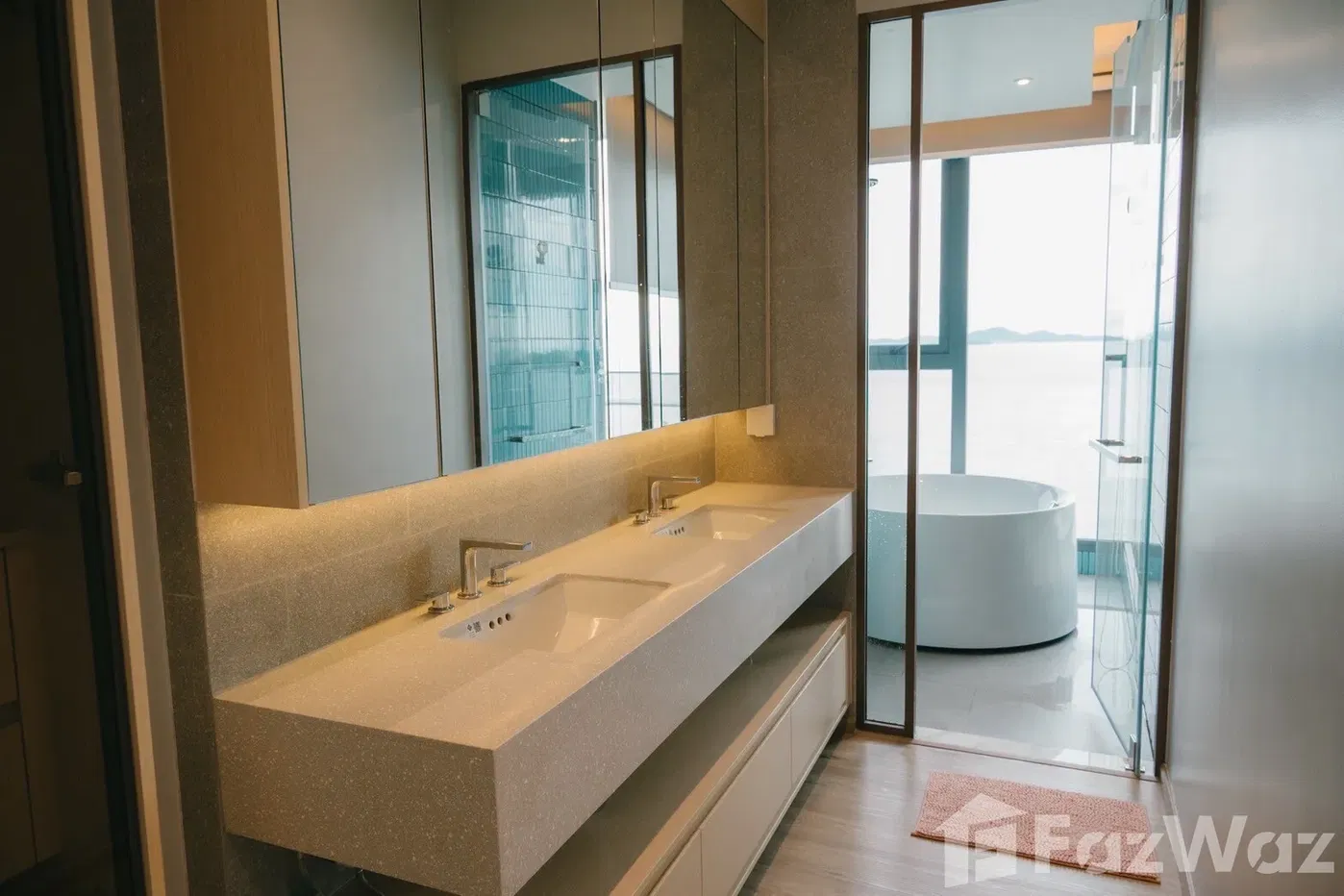 รูป Sea View Condo in Pattaya 1 BR 57sqm, Beachfront living - รูปที่ 4/19