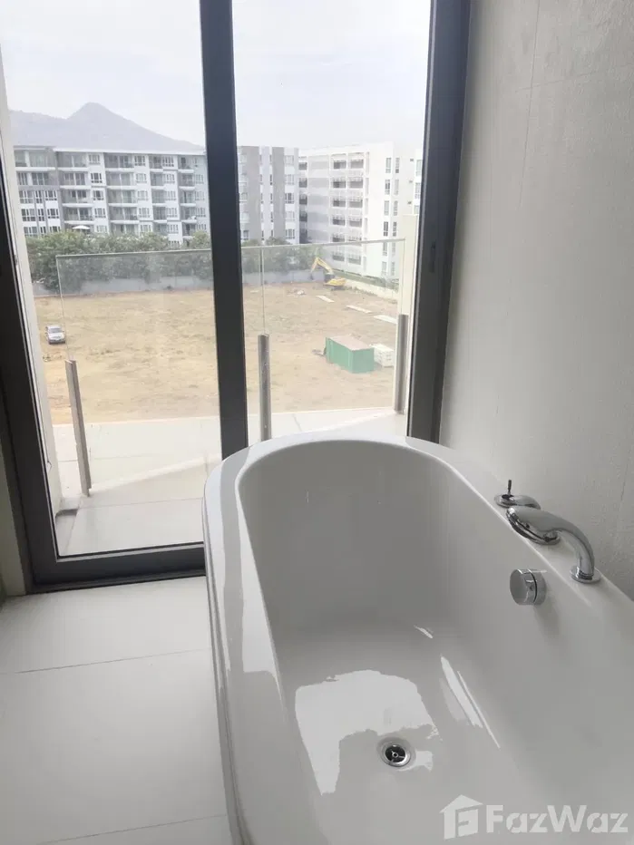 picture Top Floor with Park view - 7/12