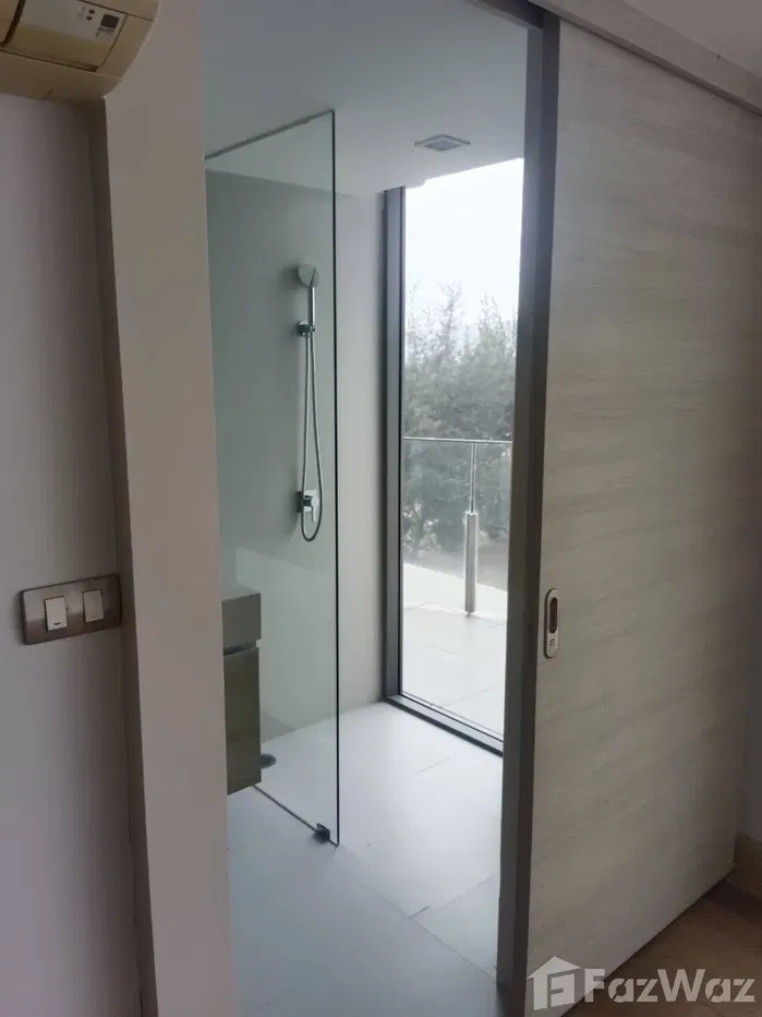 picture Top Floor with Park view - 10/12