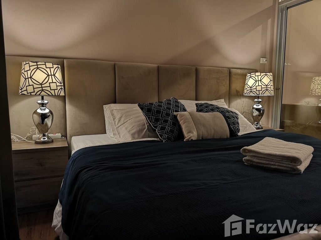 picture Mordern Studio Unit with Fantastic Views of the City - 10/14