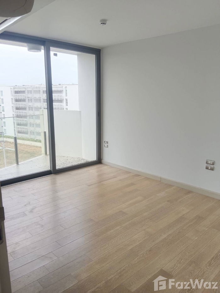 picture Top Floor with Park view - 3/12