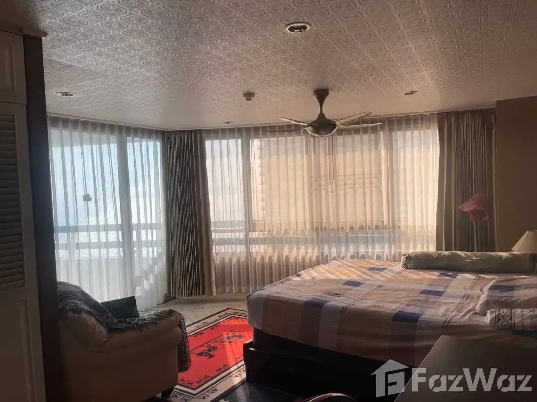 picture Spacious 2BR Sea View Condo | Beachfront Jomtien Living - 4/10