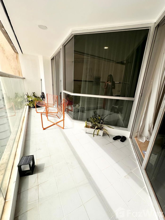 picture Bright Cheerful Renovated Unit Great Investment - 15/16