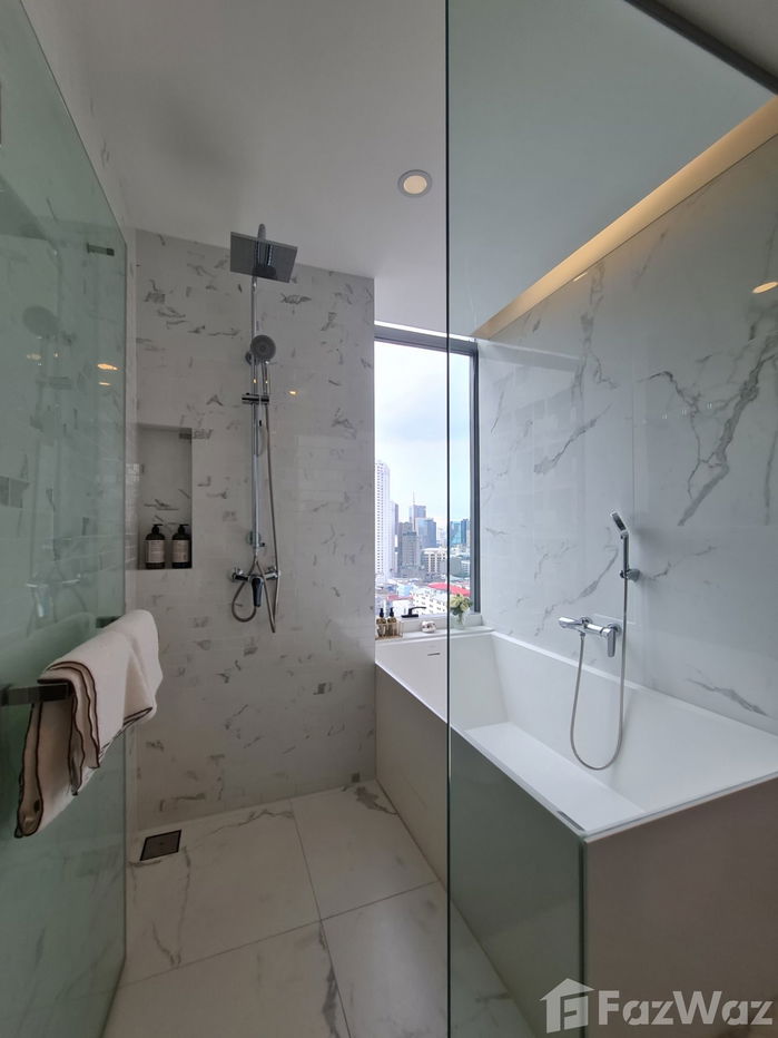 picture Siamese Exclusive Queens 2 bedrooms 2 bathrooms with bathtub - 5/8
