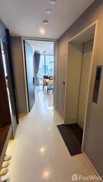 The Bangkok Sathorn (Land and House Quality living)