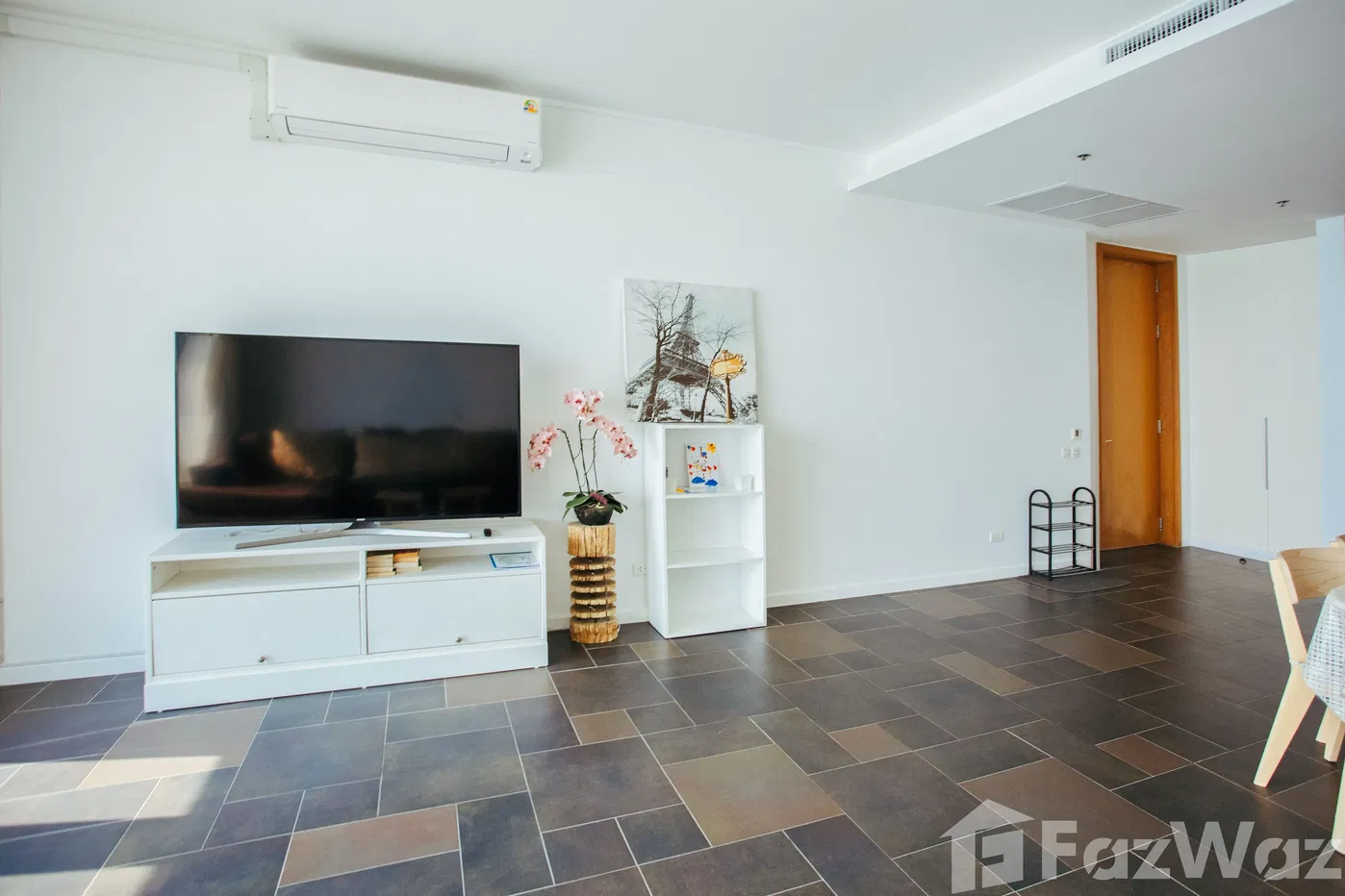 picture 2 bedroom 2 bathroom Northpoint luxury condominium for sale - 6/19
