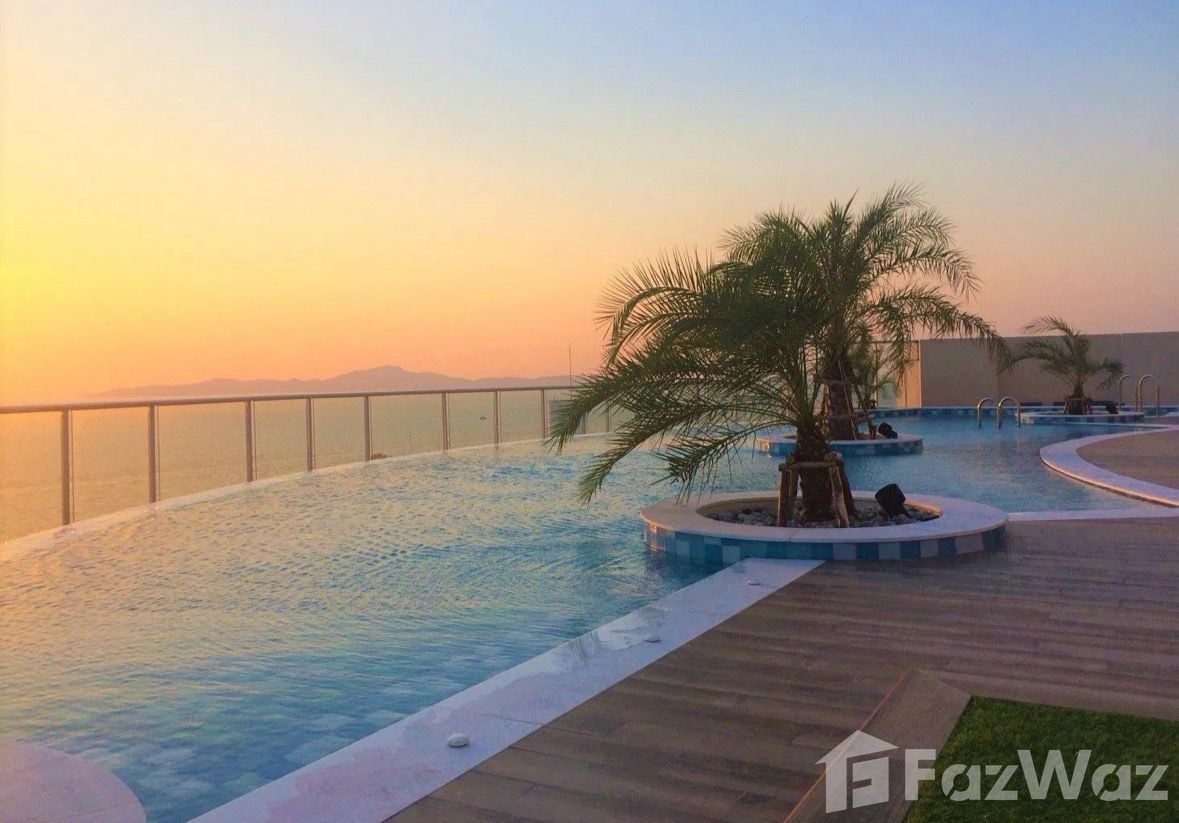 picture A stone throw away from the beach " Sands Condo " - 15/20