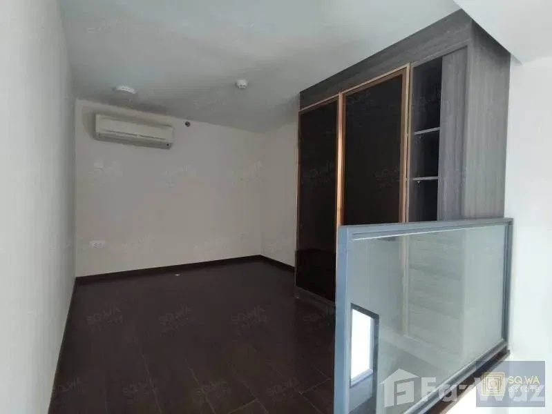 picture Explore the City of Lights in Luxury: Experience Bangkok from C Ekkamai&apos;s Modern Condo! - 16/17