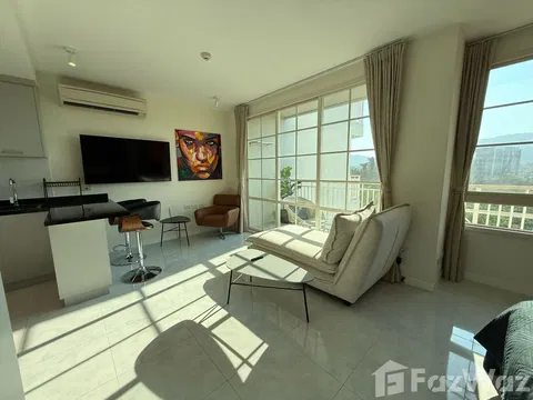Newly Renovated 1 bed condo with Stunning Mountain Views