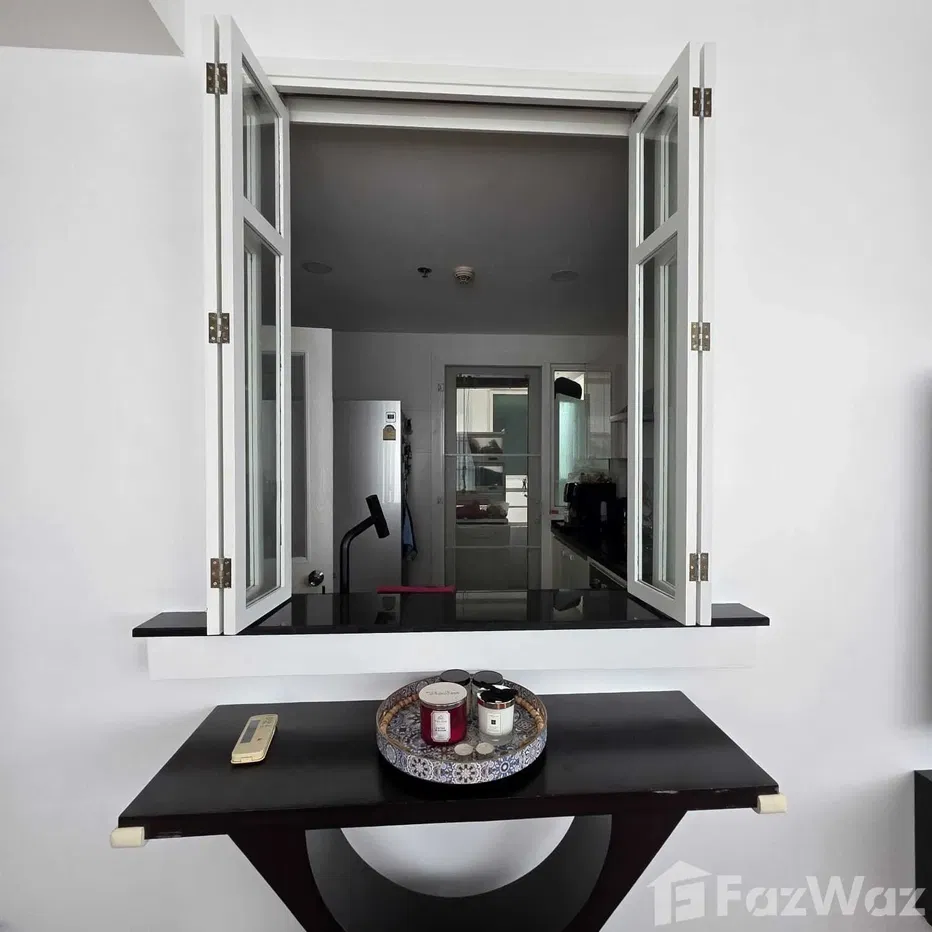 picture Corner Unit with Lake and Park Views - 6/16