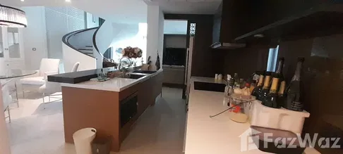 ขาย คอนโด 3 ห้องนอน ในโครงการ บ้าน ลักซ์-สาทร