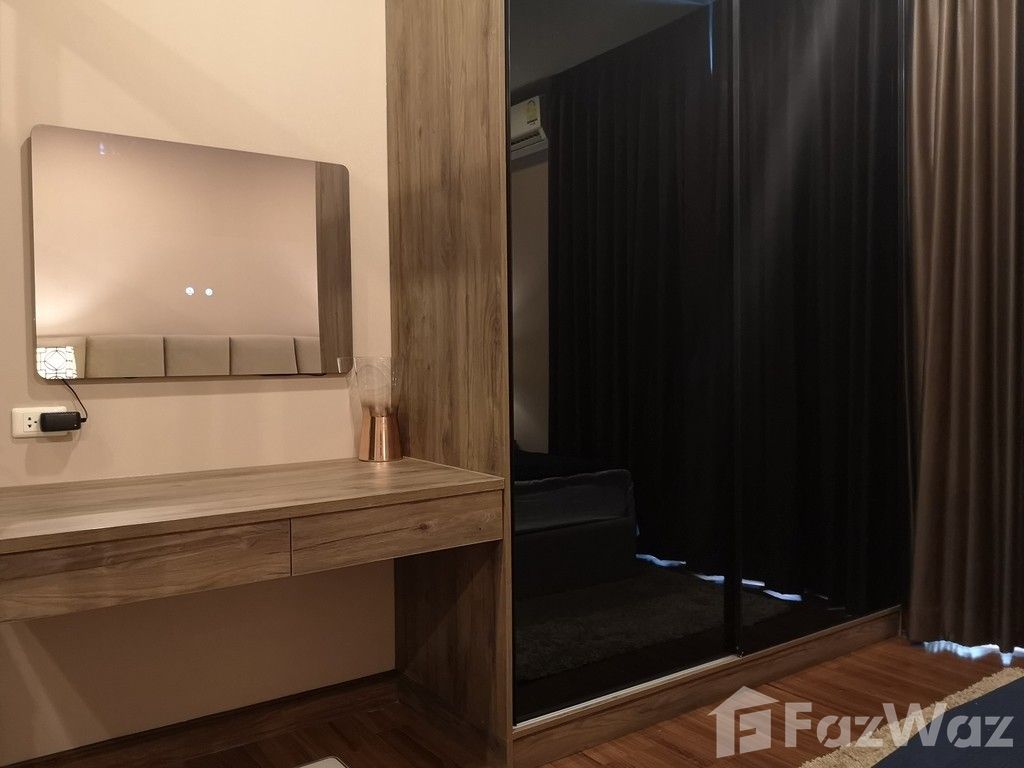 picture Mordern Studio Unit with Fantastic Views of the City - 13/14