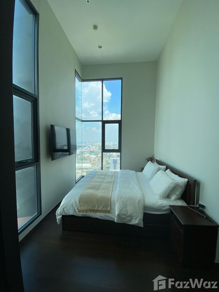 picture Explore the City of Lights in Luxury: Experience Bangkok from C Ekkamai&apos;s Modern Condo! - 5/17