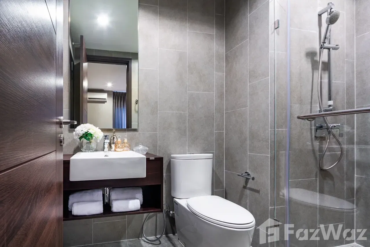 picture Explore the City of Lights in Luxury: Experience Bangkok from C Ekkamai&apos;s Modern Condo! - 13/17