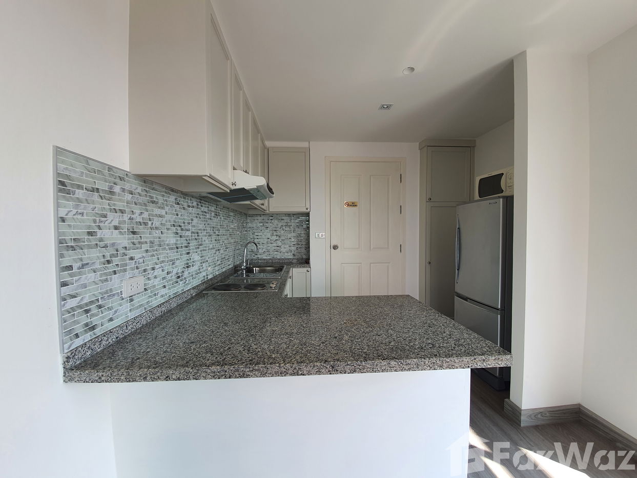 picture Nicely renovated condo in downtown Hua Hin with Seaview - 4/10