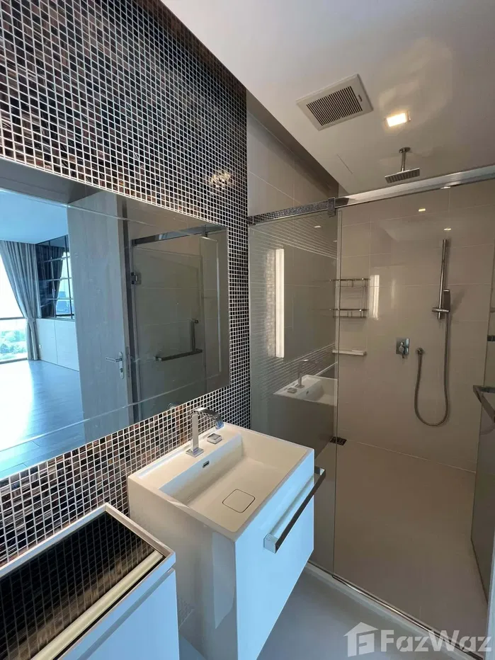 picture 2 Beds 2 Baths for Sell @333 Riverside - 4/11