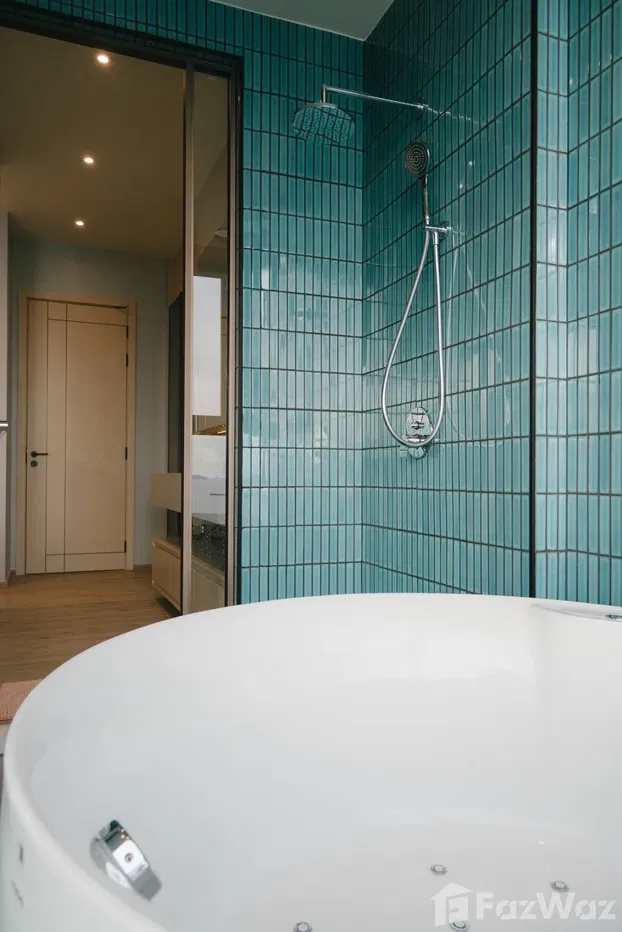 รูป Sea View Condo in Pattaya 1 BR 57sqm, Beachfront living - รูปที่ 3/19