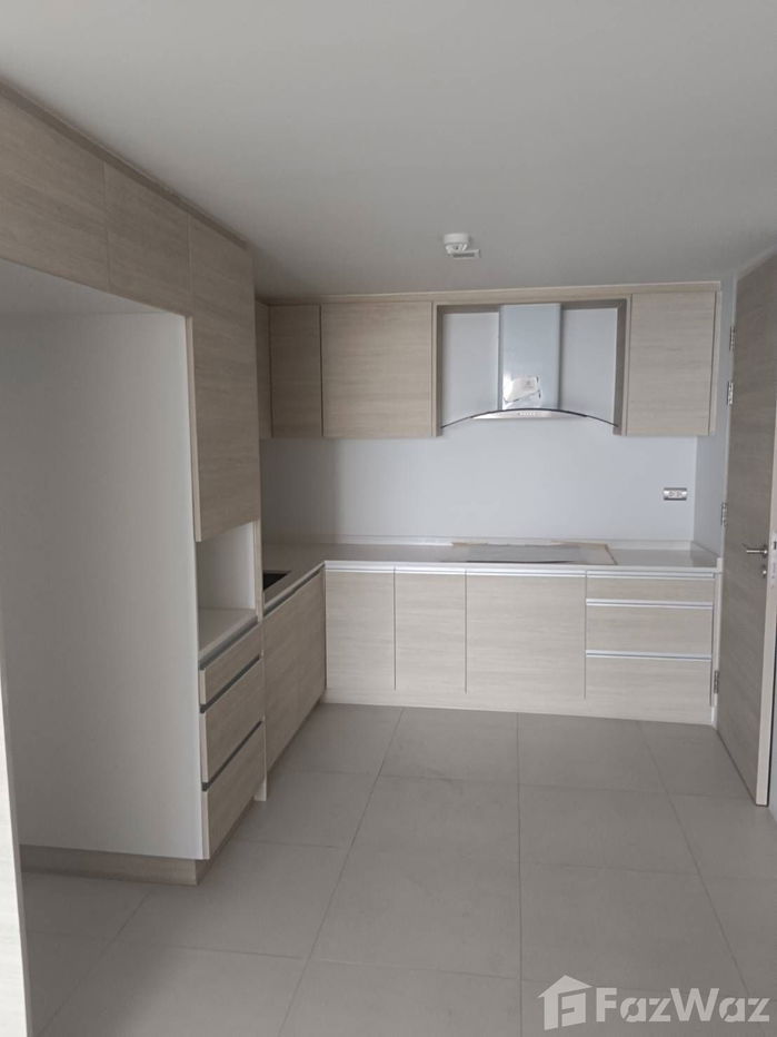 picture Top Floor with Park view - 8/12