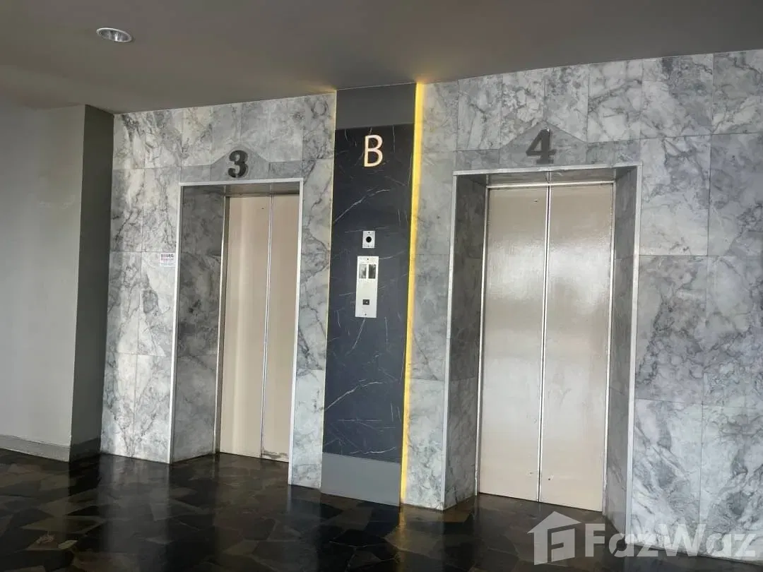 picture Spacious 2BR Sea View Condo | Beachfront Jomtien Living - 7/10