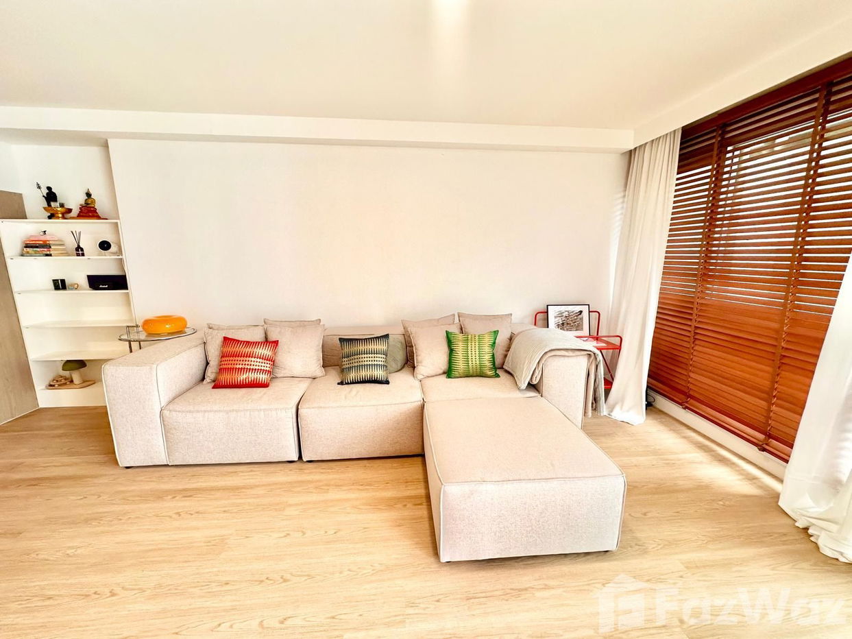 picture Bright Cheerful Renovated Unit Great Investment - 7/16