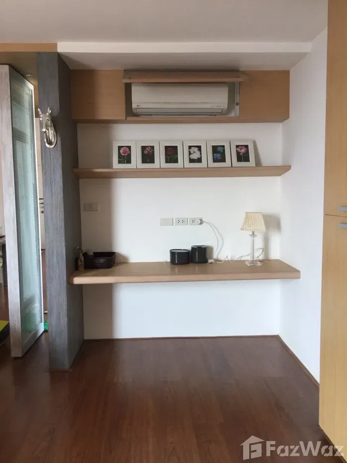 picture Tastefully furnished condo with access to main road - 9/13