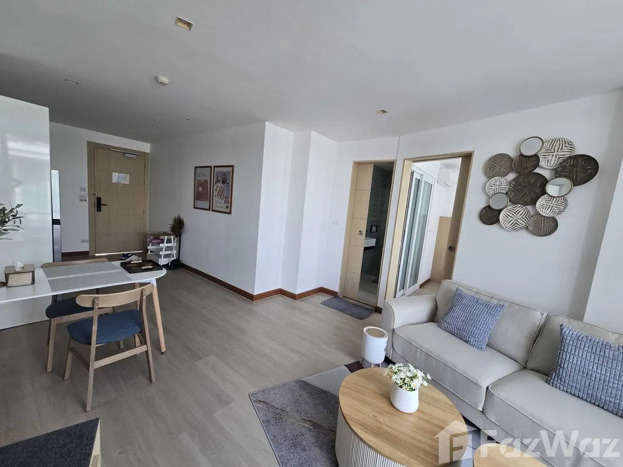 picture Renovated Beachside Condo between Chalong & Rawai Beaches - 18/25