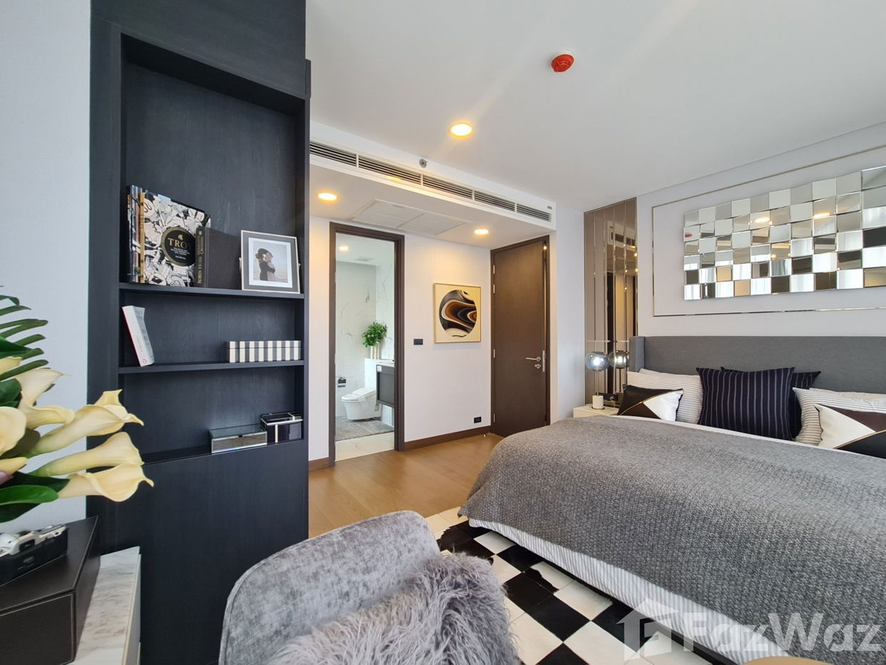 picture Siamese Exclusive Queens 2 bedrooms 2 bathrooms with bathtub - 4/8