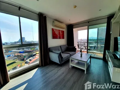 Condos for sale : Nicely renovated condo in downtown Hua Hin with Seaview