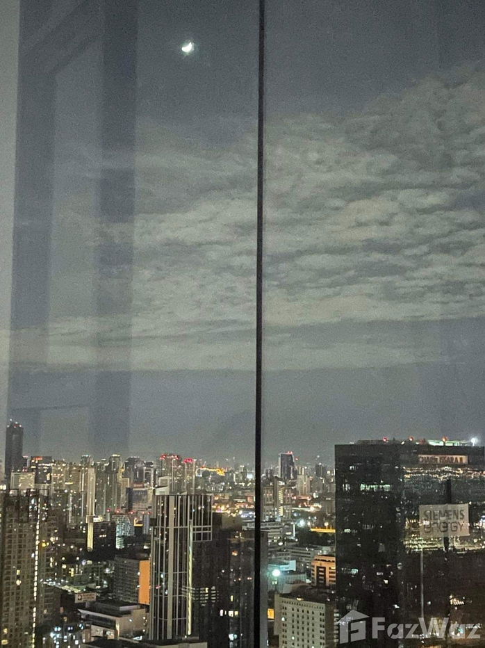 picture Explore the City of Lights in Luxury: Experience Bangkok from C Ekkamai&apos;s Modern Condo! - 9/17
