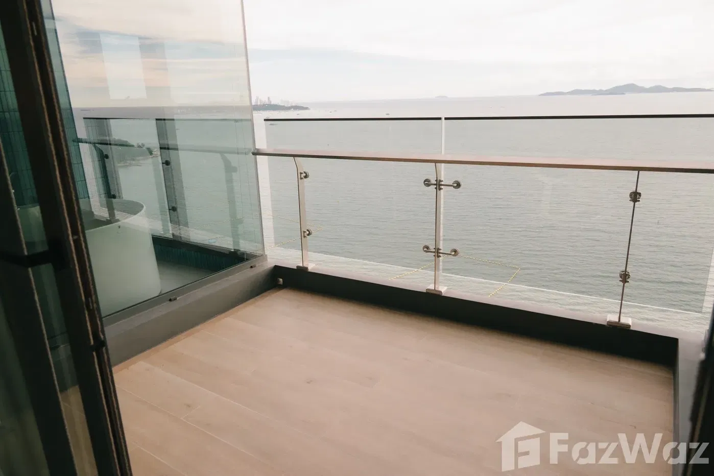 รูป Sea View Condo in Pattaya 1 BR 57sqm, Beachfront living - รูปที่ 13/19