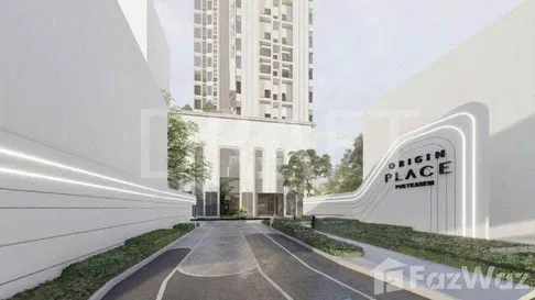 Walkt to MRT Phasi Charoen Station (1 minute walk)