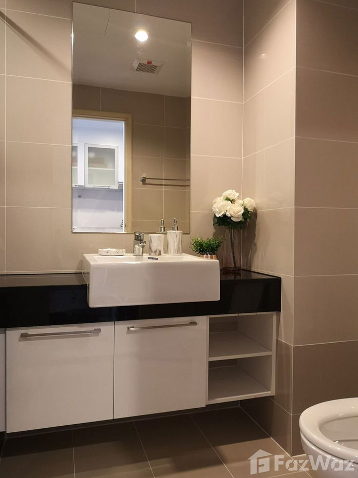 picture Mordern Studio Unit with Fantastic Views of the City - 8/14