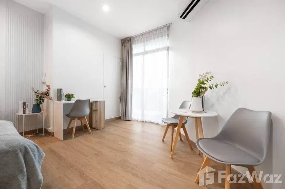 picture Newly Renovate - 10/11