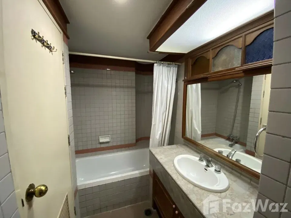 picture .Rent this Complexly Splendid 95 SqM 2-Bdrm Condo in Wat Sam Phraya! - 5/11