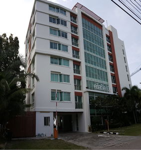 คริสตัล บีช คอนโดมิเนียม