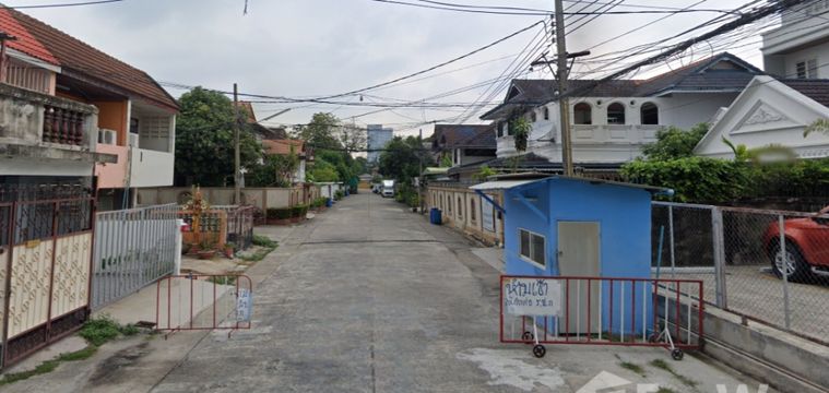 หมู่บ้านศรีวัฒนา  