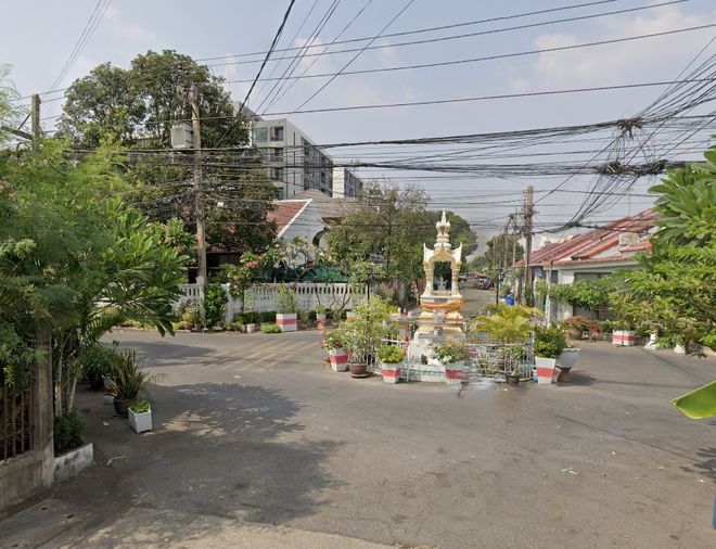 ลาดพร้าว วิลเลจ  