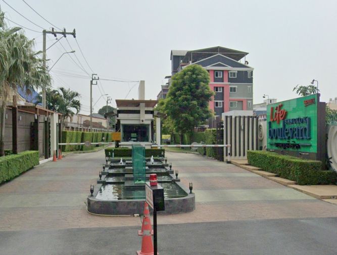 Life Bangkok Boulevard Ratchaphruek – charan