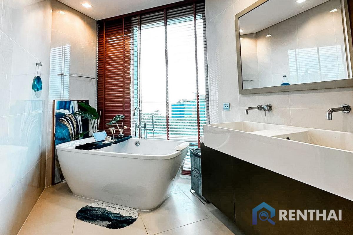 รูป ขายคอนโดหรู วิวทะเล ห้องใหญ่ ทำเลดี อยู่ติดถนนหน้าหาดจอมเทียน ห้องสวย ตกแต่งครบ พร้อมเข้าอยู่ เลี้ยงสัตว์เลี้ยงได้ - รูปที่ 4/23