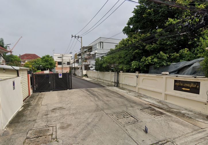 Ban Kasemsan 1 Lat Phrao