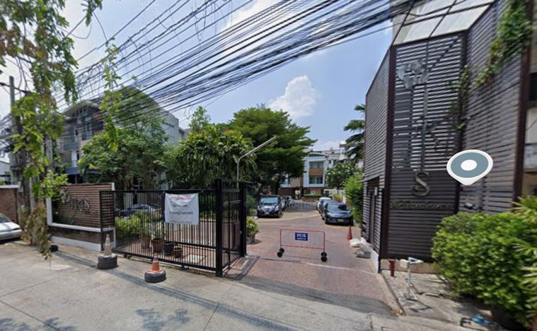 ไอริส เรสซิเดนซ์ ประดิษฐ์มนูธรรม